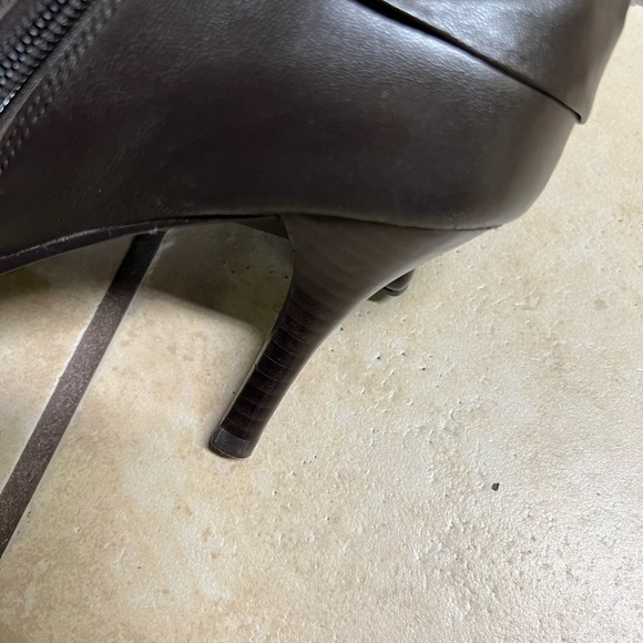 Chocolate Brown Carlos Santana Booties - Picture 4 of 8